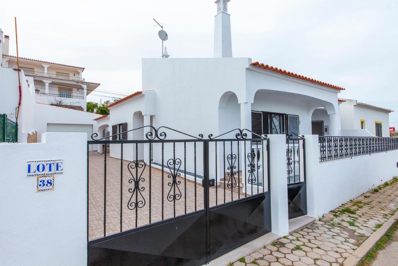 D02 - Carrob Street House Villa Lagos Exterior photo